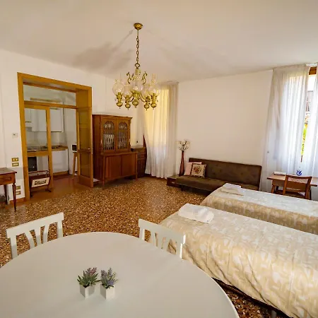 威尼斯爱情岛公寓 *